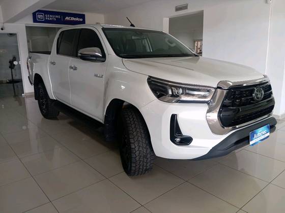 TOYOTA HILUX 2.8 D-4D TURBO DIESEL CD SRX 4X4 AUTOMÁTICO
